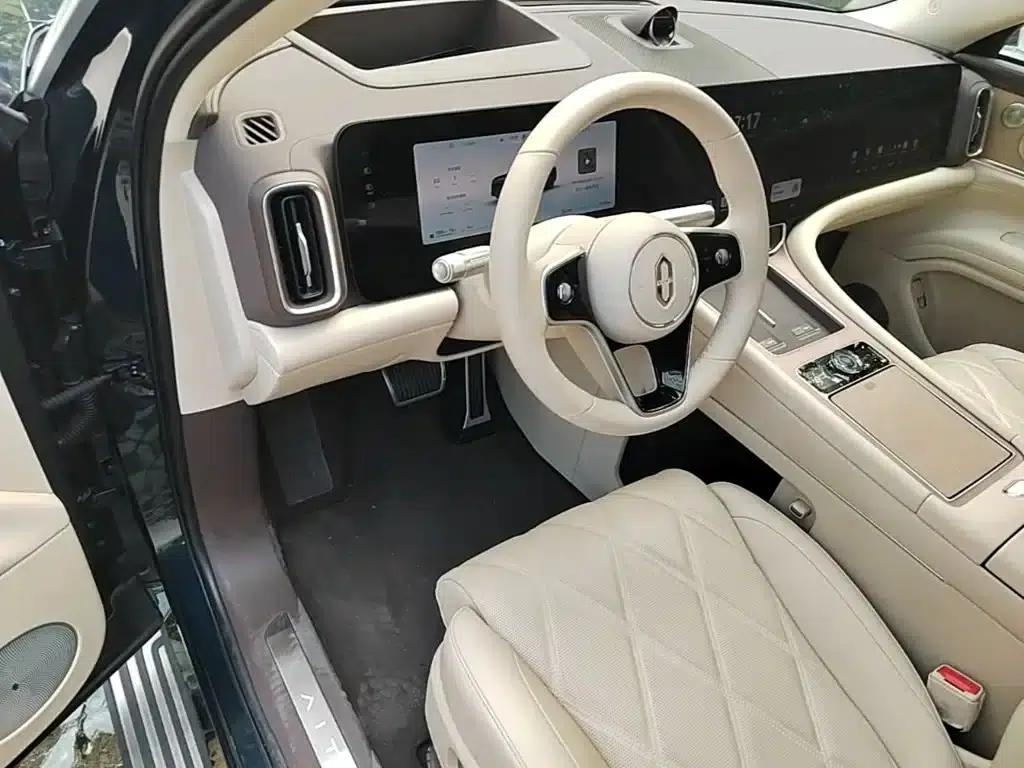 Wenjie M9 2025 Ultra Extended Range Edition (52kWh, 6-seater, 192-line LiDAR) — миниатюра 23