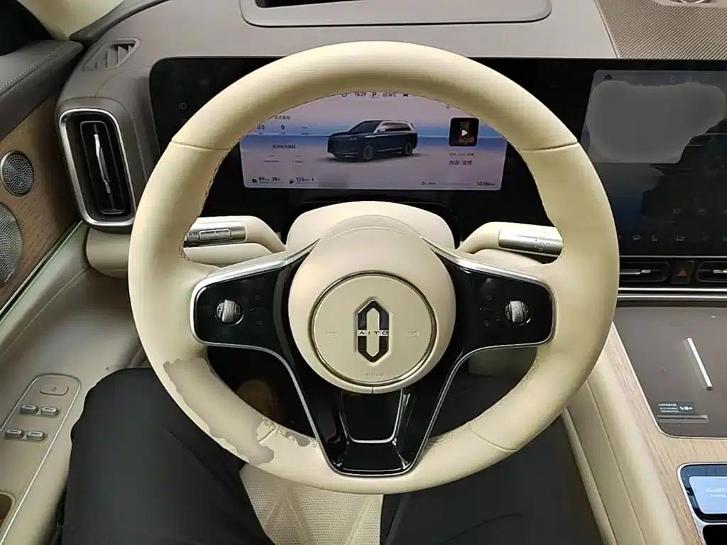 Wenjie M9 2025 Ultra Extended Range Edition (52kWh, 6-seater, 192-line LiDAR) — миниатюра 17