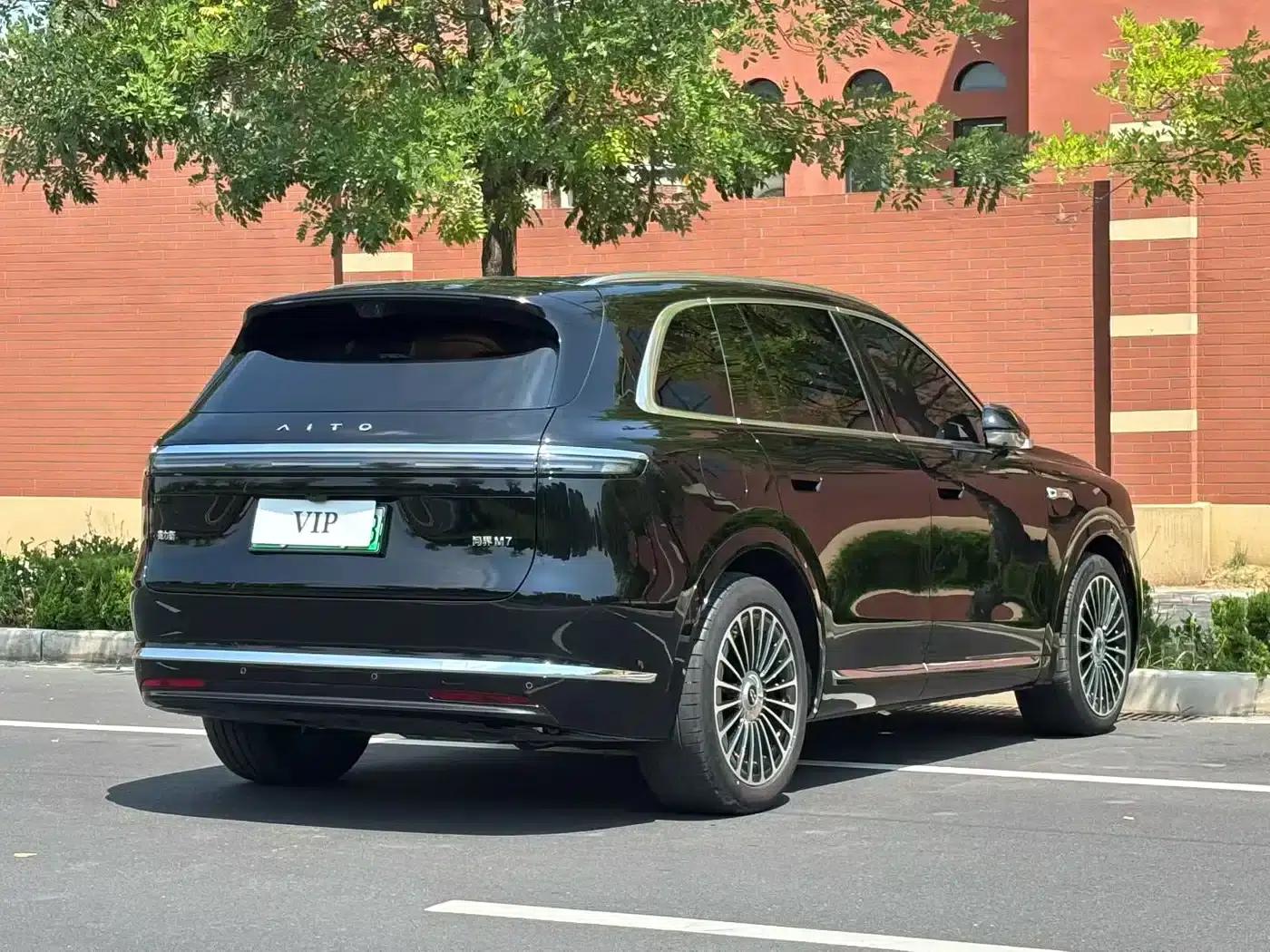 Wenjie M7 2026 Extended Range Ultra 4WD 6-Seater (192-line LiDAR) — миниатюра 6