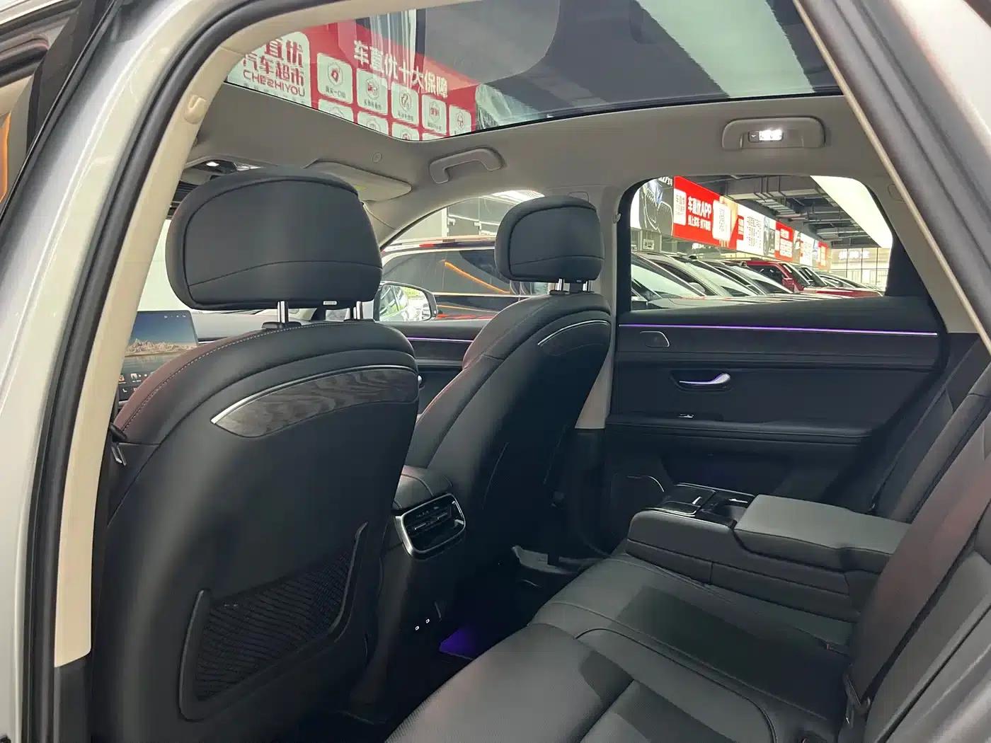 Wenjie M5 2022 Extended Range AWD Performance Edition — миниатюра 11