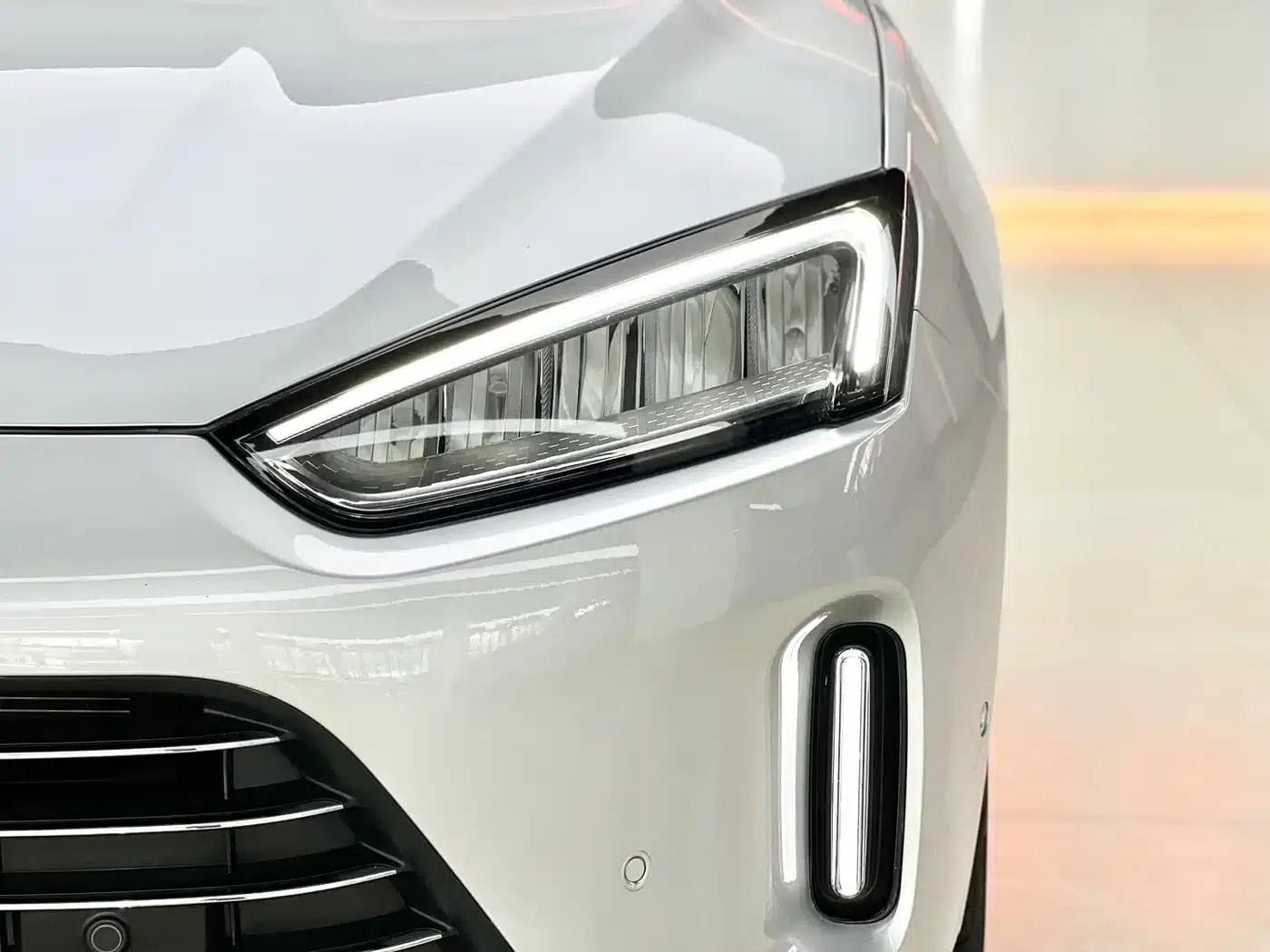 Wenjie M5 2022 Extended Range AWD Performance Edition — миниатюра 16