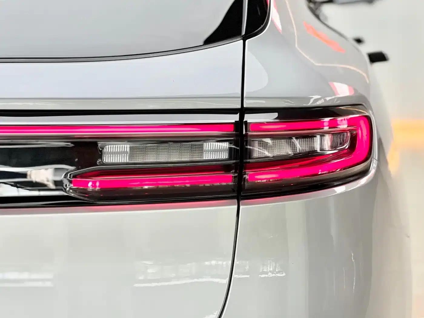 Wenjie M5 2022 Extended Range AWD Performance Edition — миниатюра 17