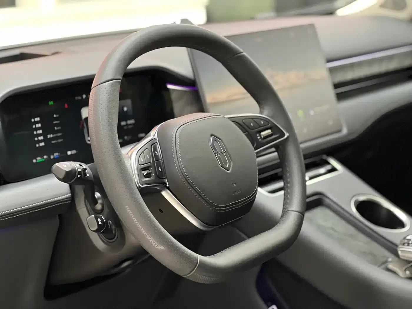 Wenjie M5 2022 Extended Range AWD Performance Edition — миниатюра 7