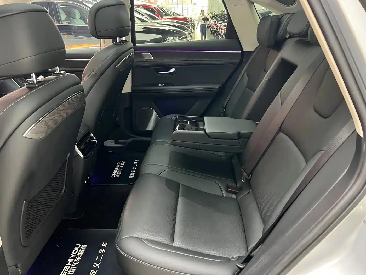 Wenjie M5 2022 Extended Range AWD Performance Edition — миниатюра 10
