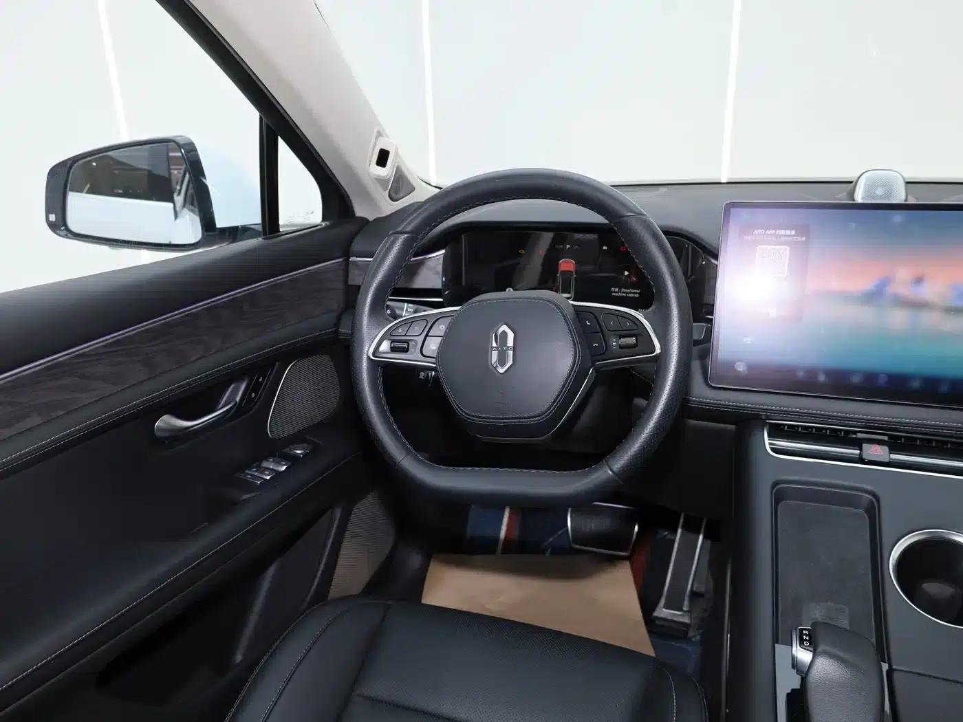 Wenjie M5 2022 Extended Range AWD Performance Edition — миниатюра 26