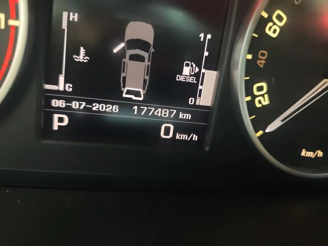 Land Rover Discovery 2013 3.0 SDV6 HSE Diesel Edition — миниатюра 12