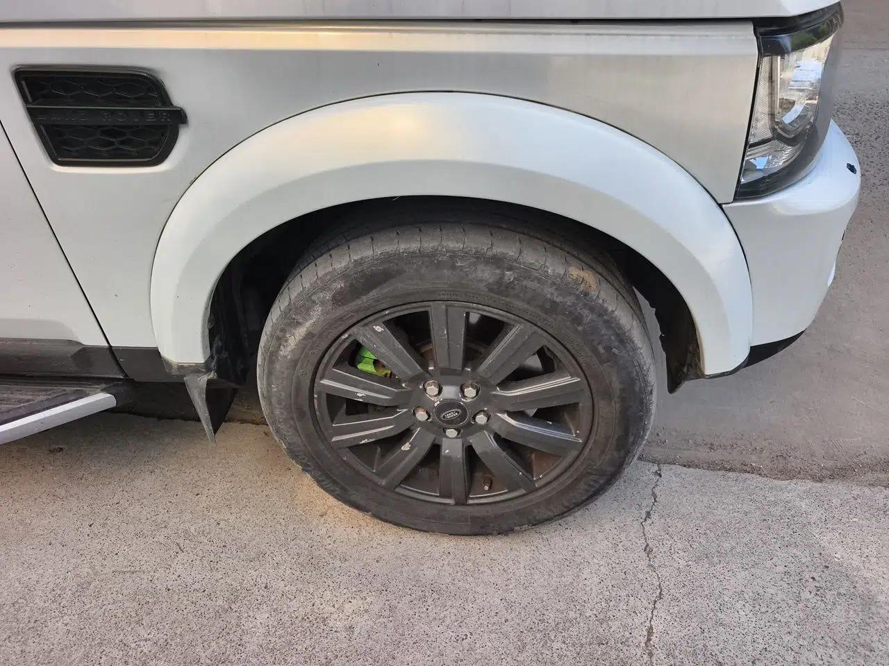 Land Rover Discovery 2015 3.0 SDV6 HSE Diesel Version — миниатюра 8