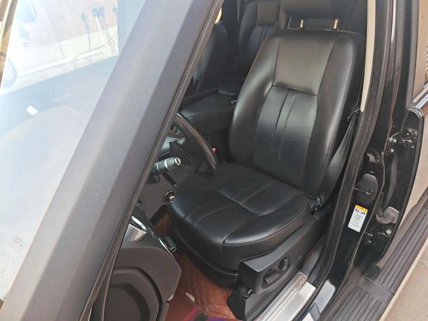 Land Rover Discovery 2016 3.0 SC Obsidian Black Heritage Edition HSE — миниатюра 17