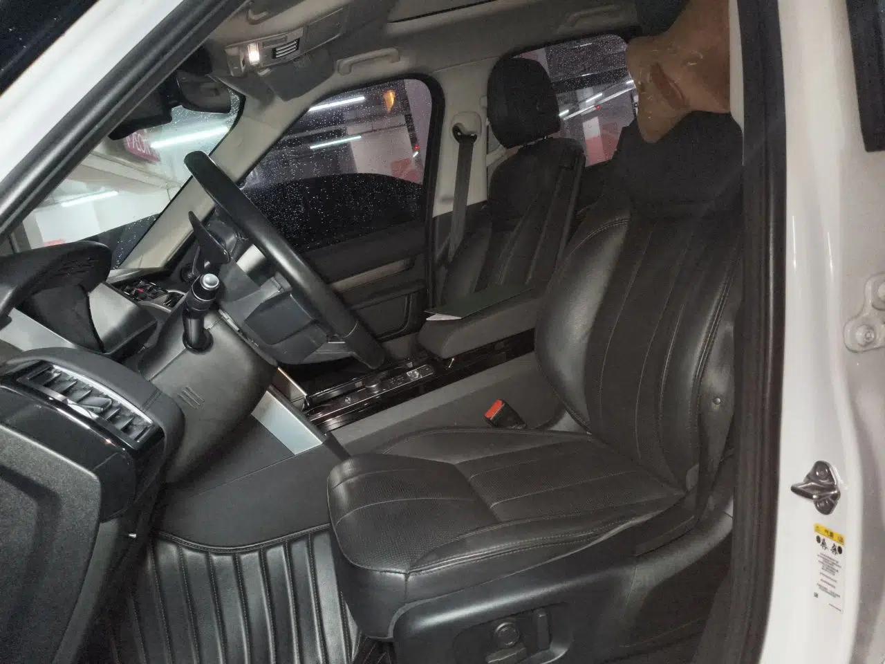 Land Rover Discovery 2018 3.0 SC V6 HSE — миниатюра 15