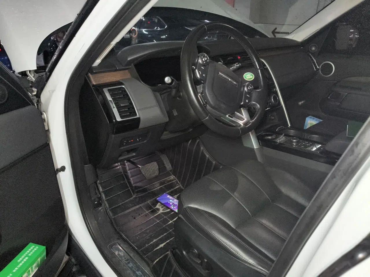 Land Rover Discovery 2018 3.0 SC V6 HSE — миниатюра 16
