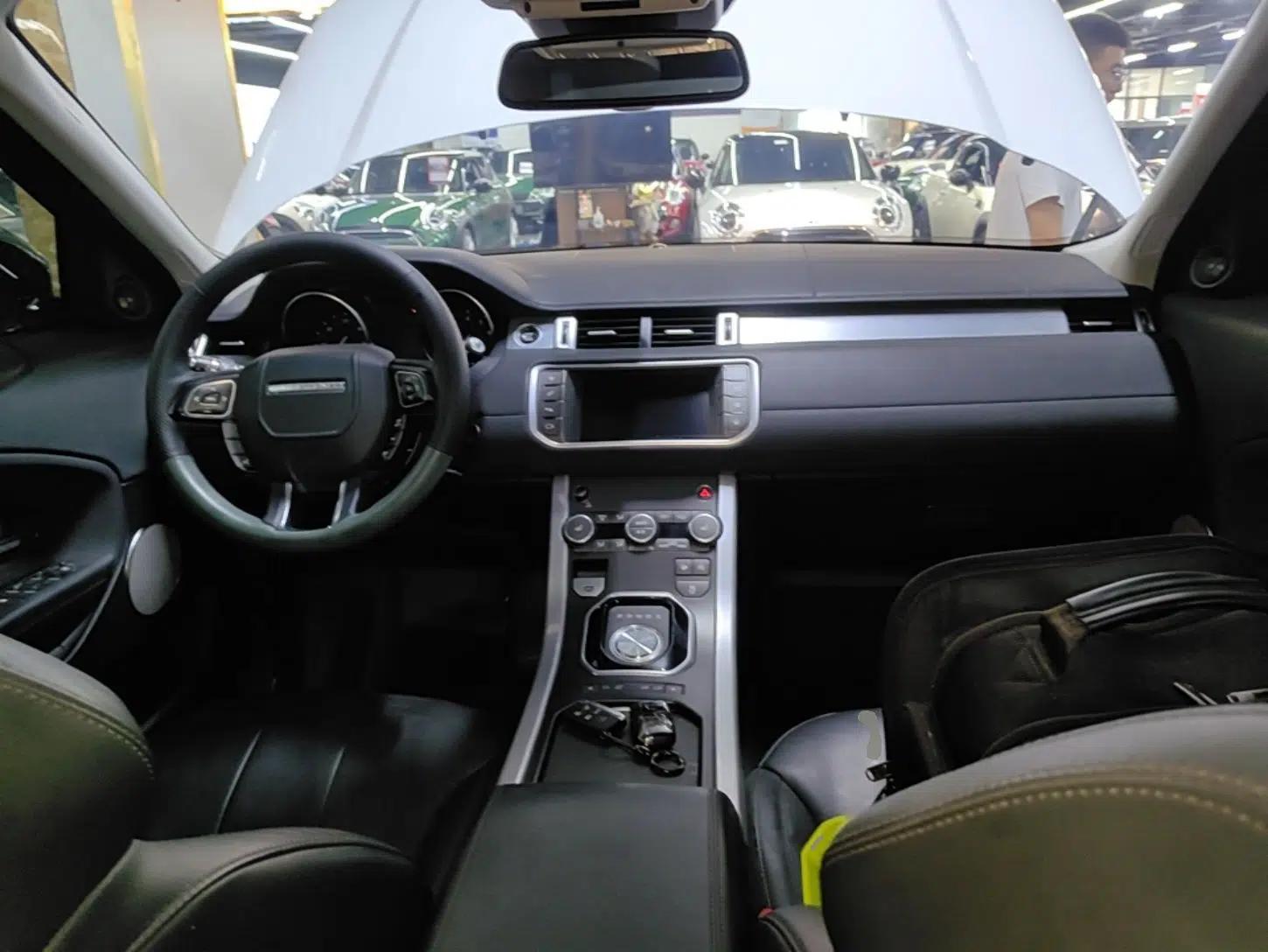 Land Rover Range Evoque 2017 2.0T SE Smart Glow Edition — миниатюра 12