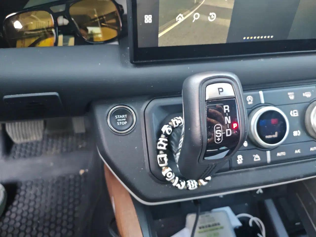 Land Rover Defender 2023 Facelift 110 3.0T P400 Dark Edition — миниатюра 14
