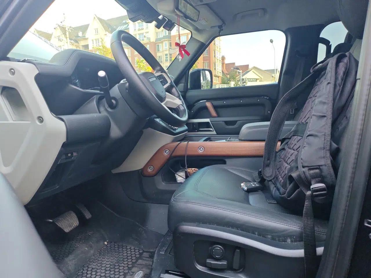 Land Rover Defender 2023 Facelift 110 3.0T P400 Dark Edition — миниатюра 15