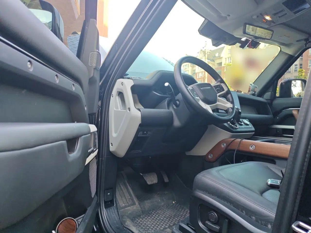 Land Rover Defender 2023 Facelift 110 3.0T P400 Dark Edition — миниатюра 16