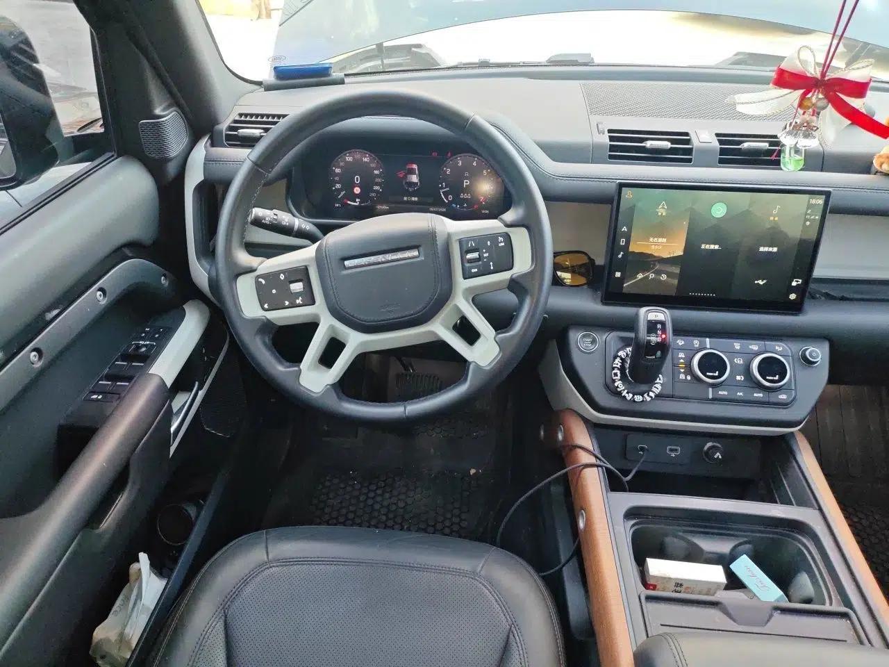 Land Rover Defender 2023 Facelift 110 3.0T P400 Dark Edition — миниатюра 10