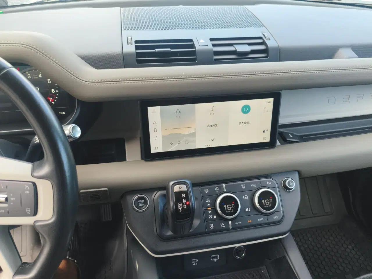 Land Rover Defender 2021 90 P400 Classic Reproduction Edition — миниатюра 13