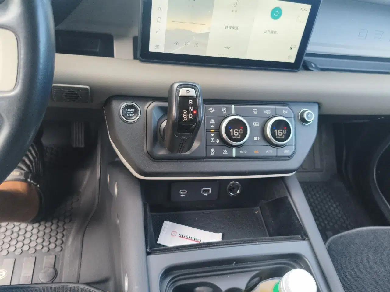 Land Rover Defender 2021 90 P400 Classic Reproduction Edition — миниатюра 14