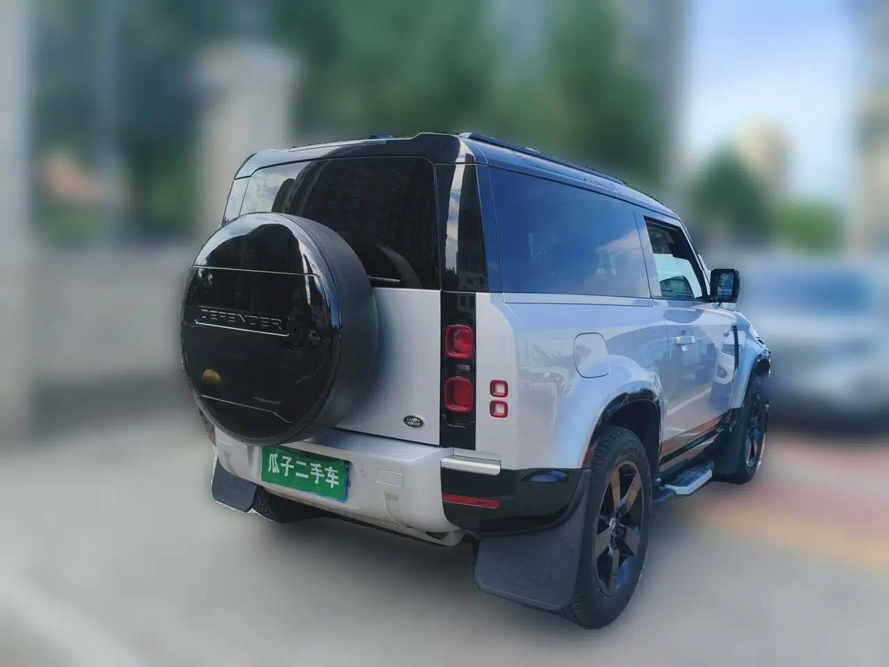Land Rover Defender 2021 90 P400 Classic Reproduction Edition — миниатюра 6
