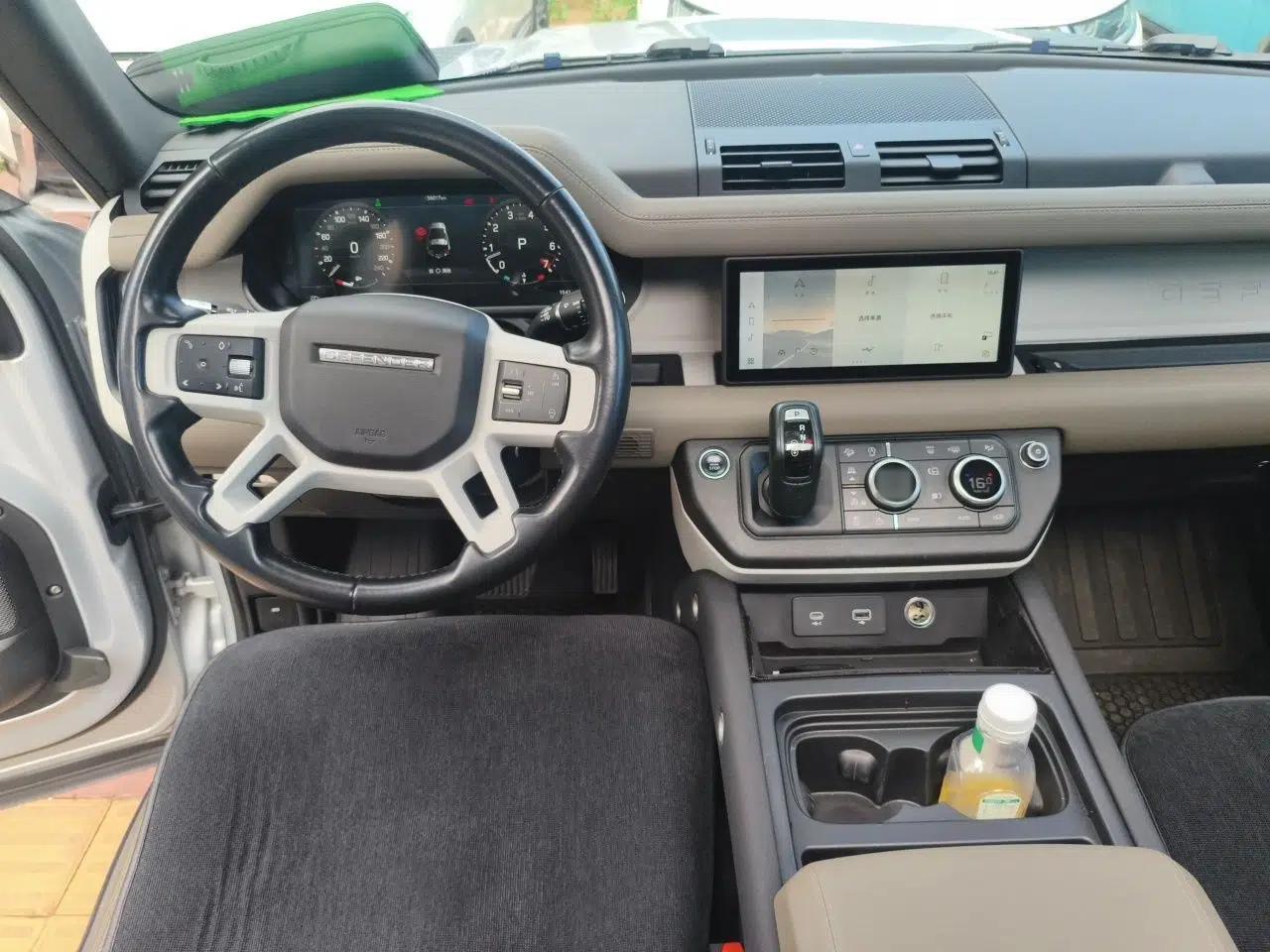 Land Rover Defender 2021 90 P400 Classic Reproduction Edition — миниатюра 10