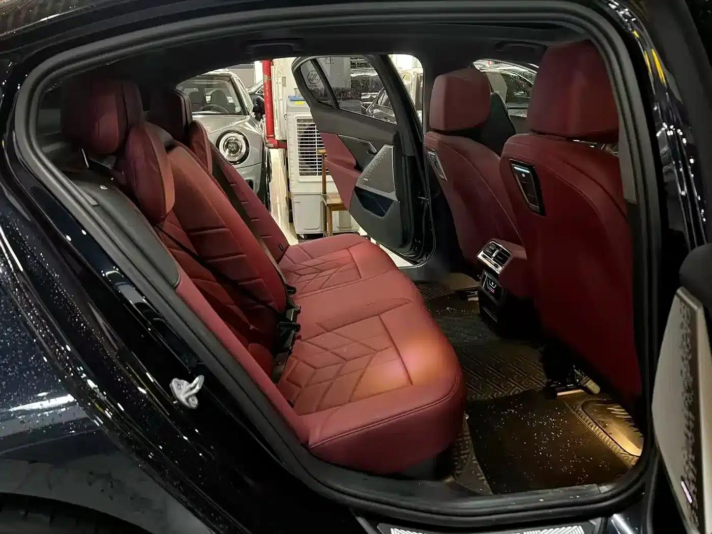 2025 BMW 5 Series 530Li Leading Edition M Sport Package — миниатюра 6