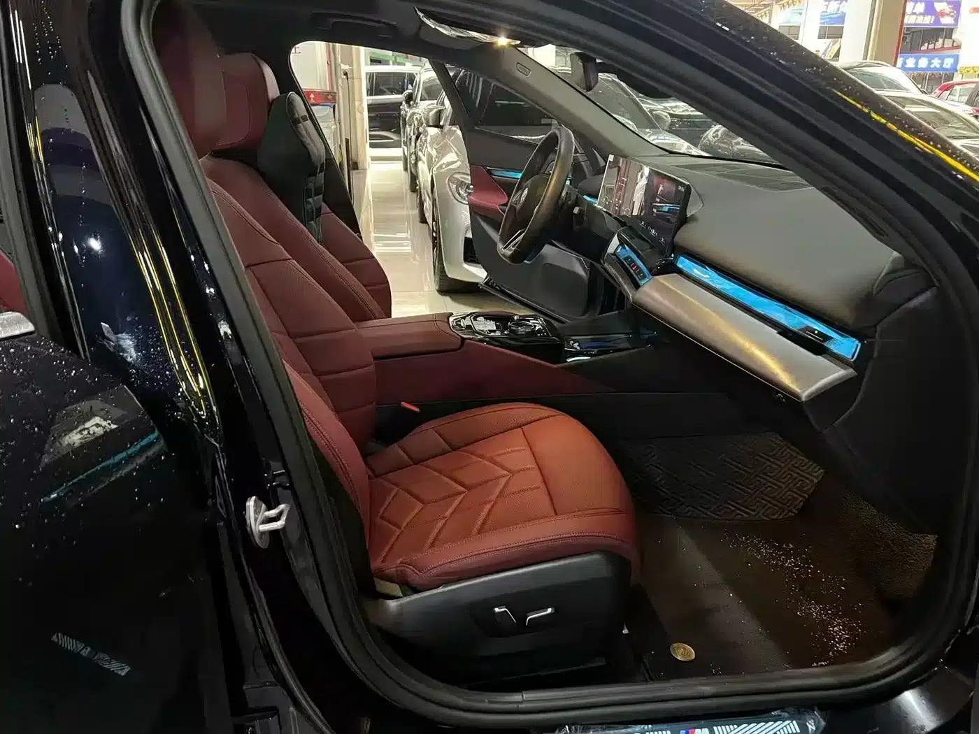 2025 BMW 5 Series 530Li Leading Edition M Sport Package — миниатюра 7