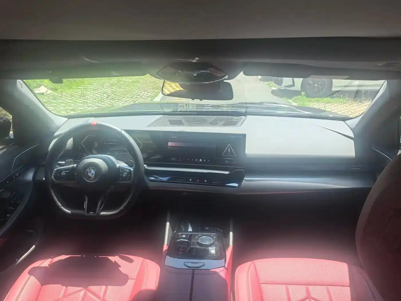 2025 BMW 5 Series 530Li Leading Edition M Sport Package — миниатюра 12