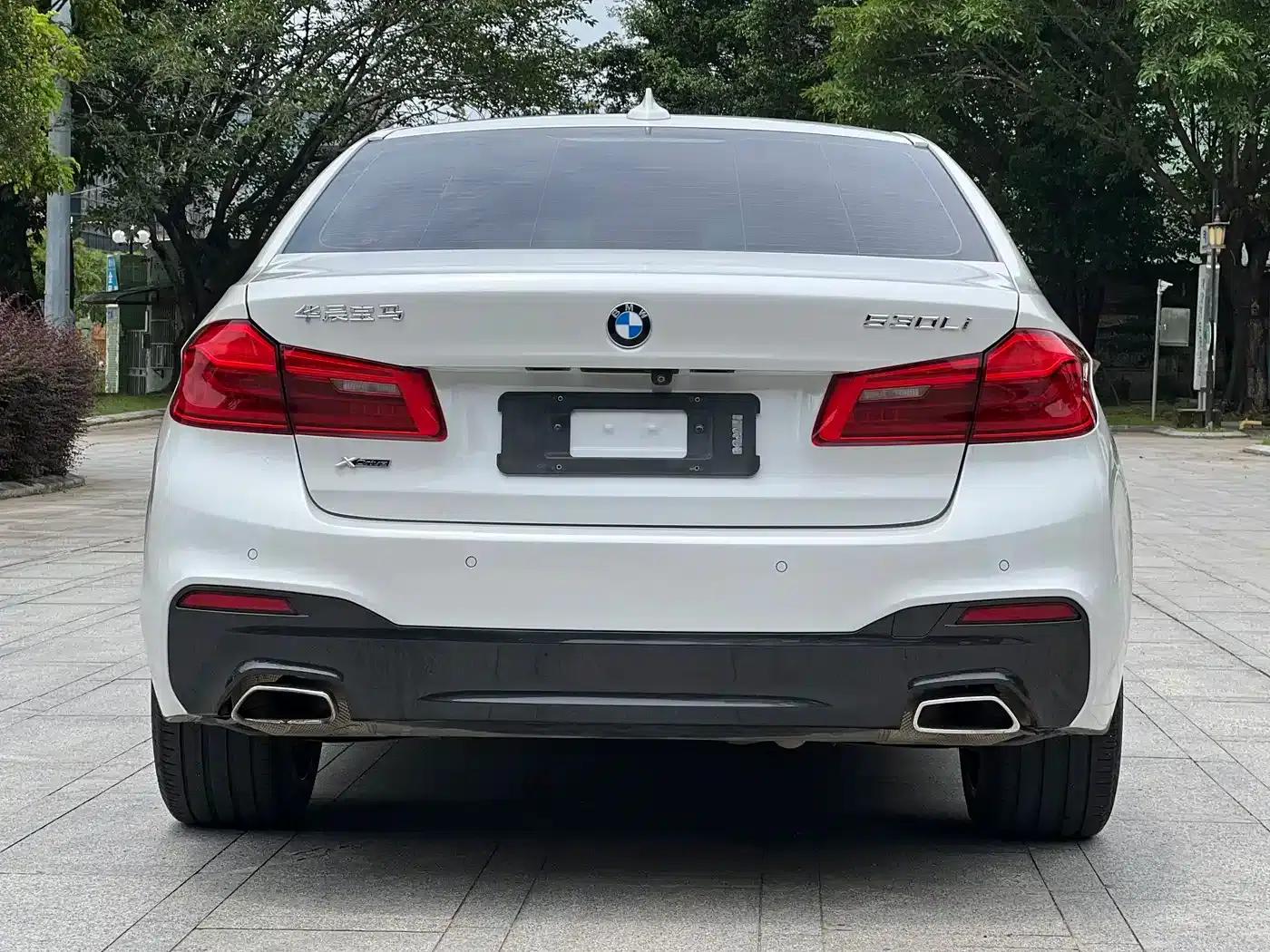 2019 BMW 5 Series Facelift 530Li Leading Edition M Sport Package — миниатюра 23
