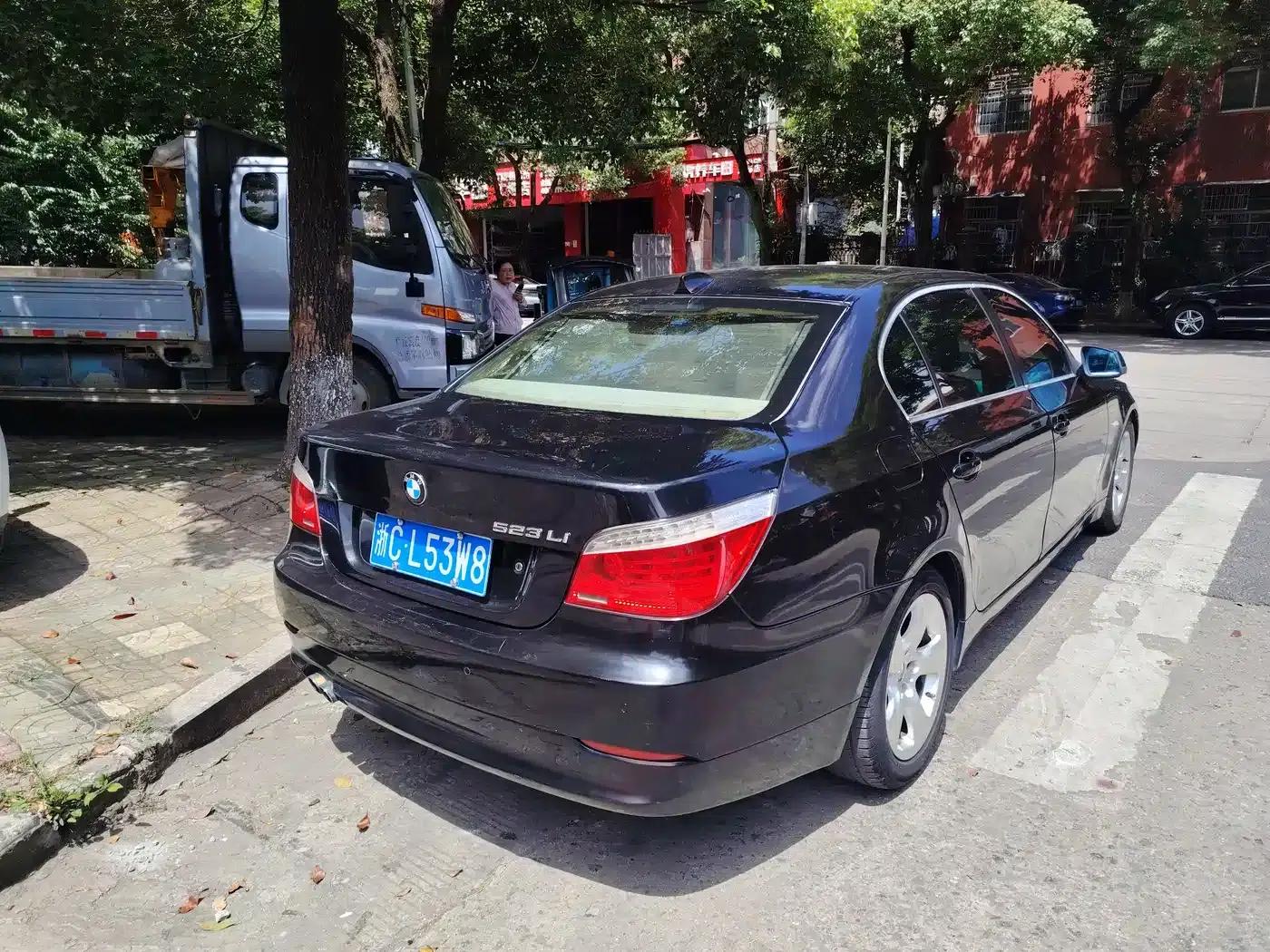 BMW 5 Series 2009 523Li Luxury — миниатюра 12