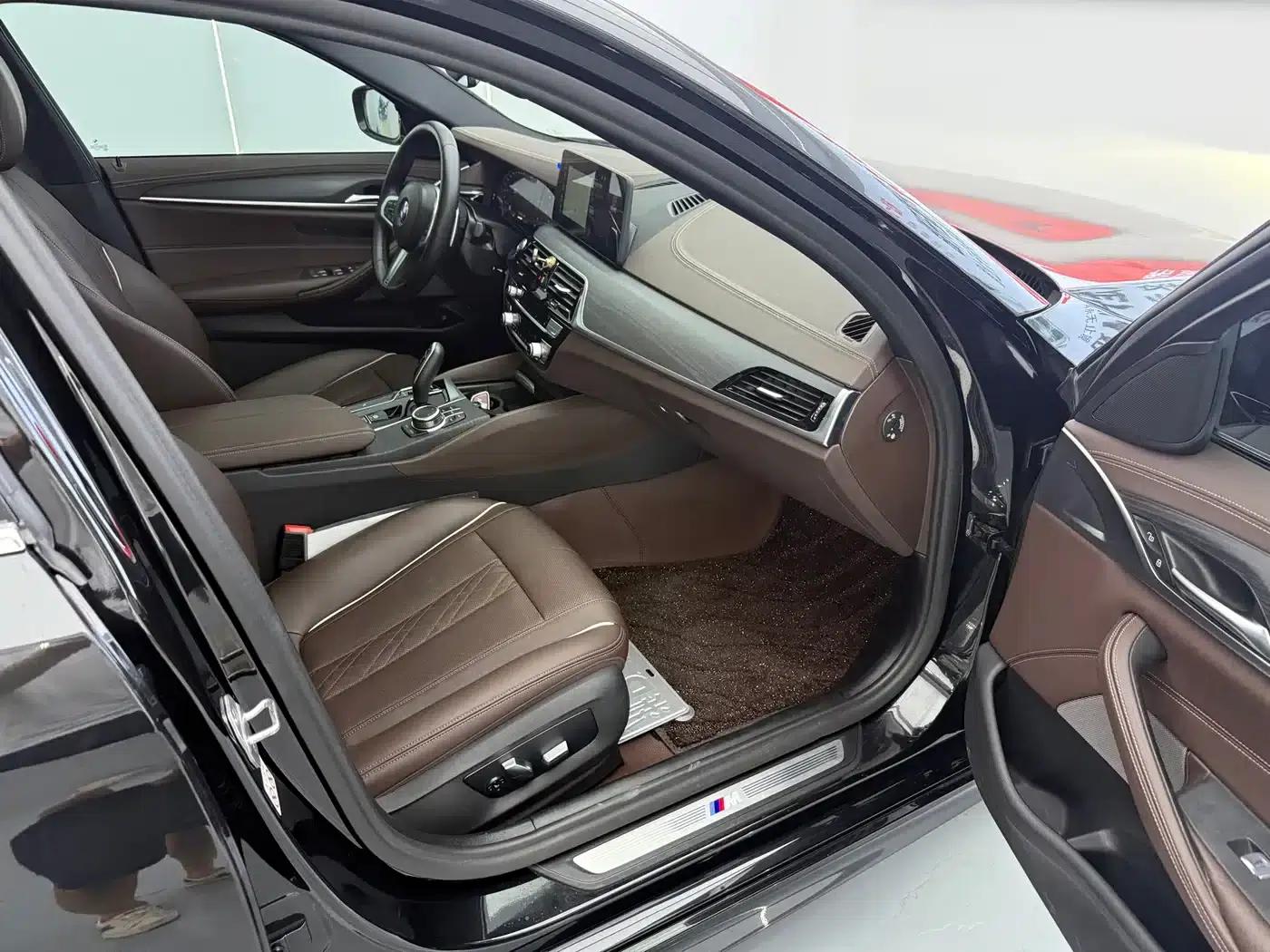 2022 BMW 5 Series 530Li Leading Edition M Sport Package — миниатюра 9