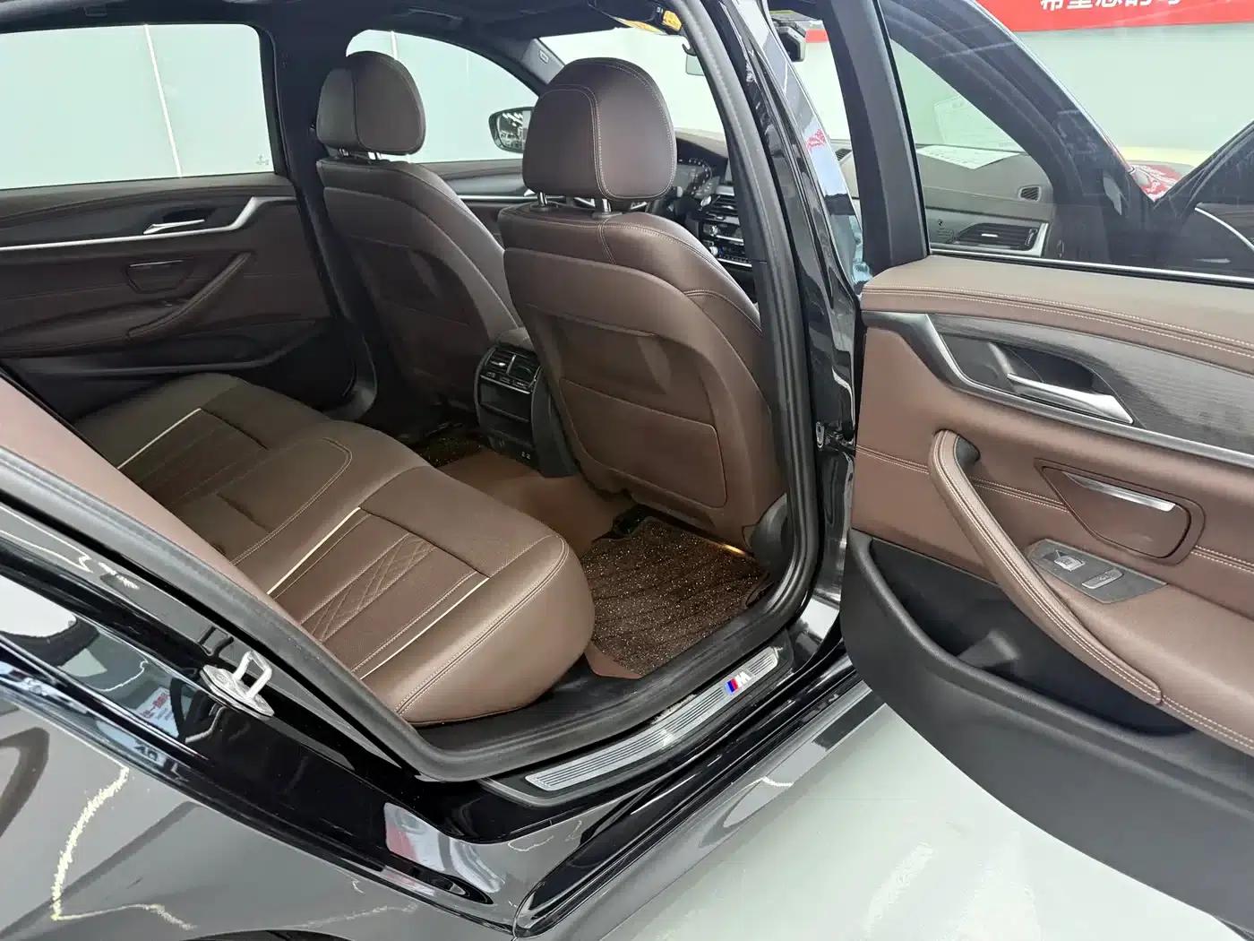 2022 BMW 5 Series 530Li Leading Edition M Sport Package — миниатюра 10