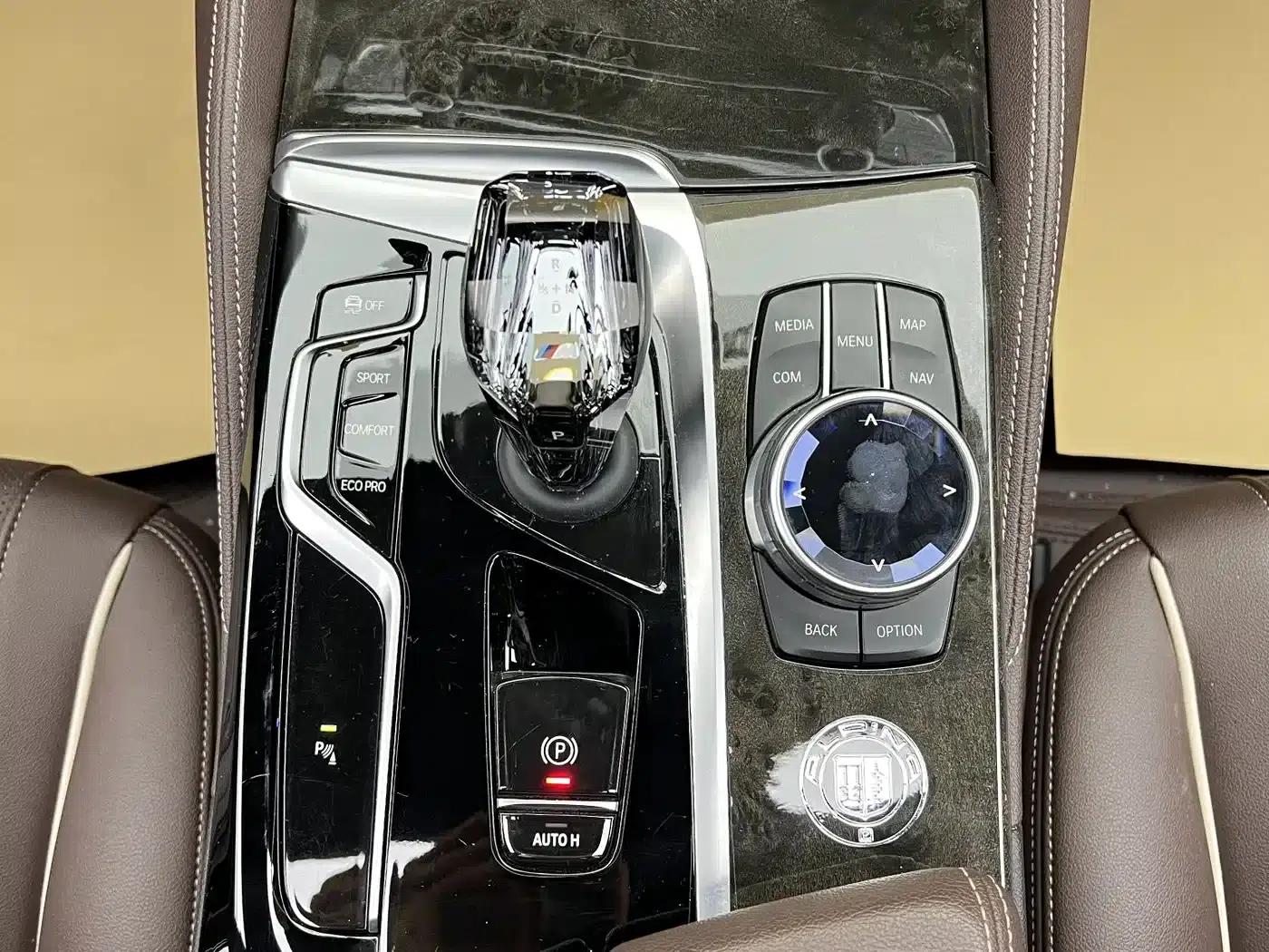 2022 BMW 5 Series 530Li xDrive M Sport Package — миниатюра 25