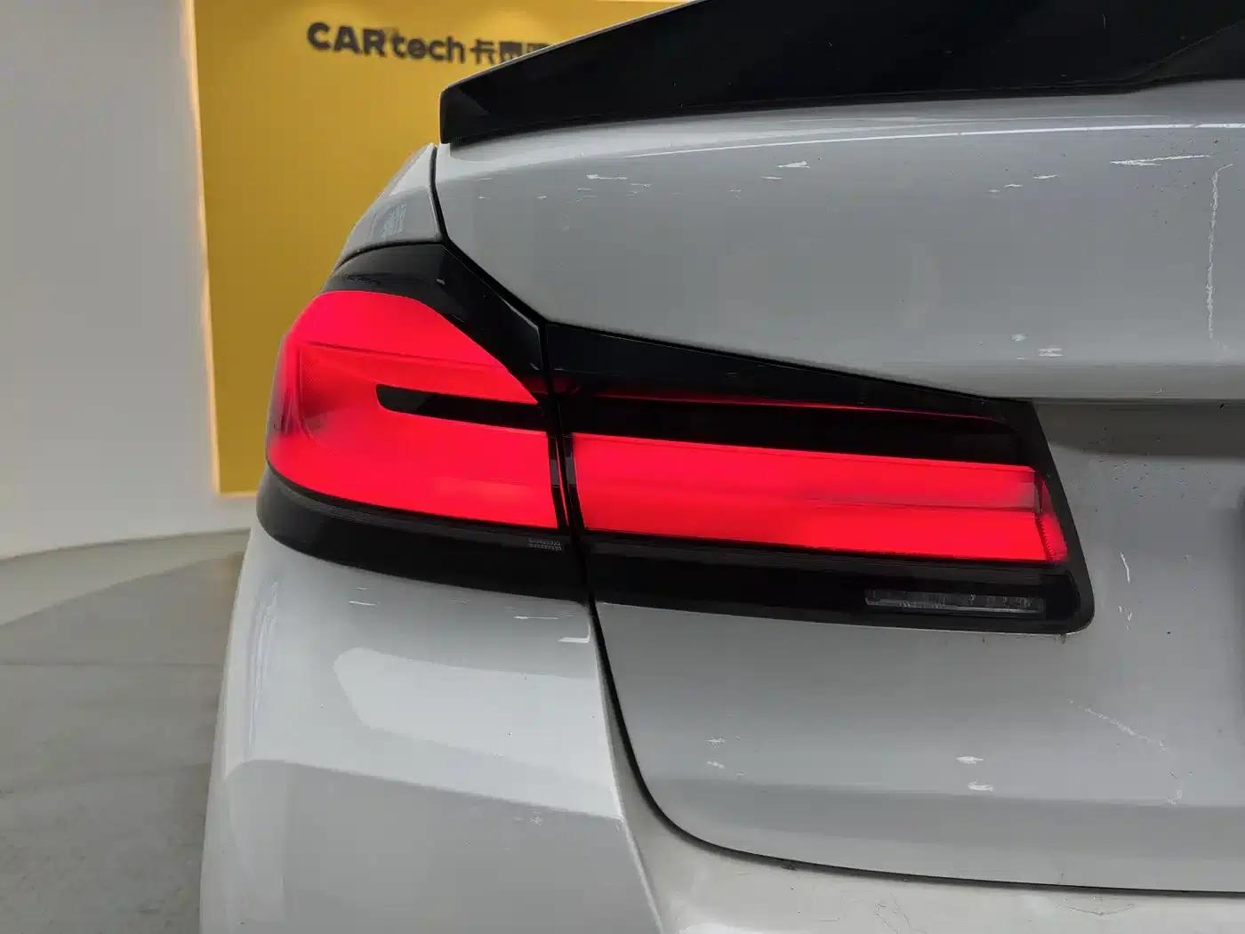 2022 BMW 5 Series 530Li xDrive M Sport Package — миниатюра 28