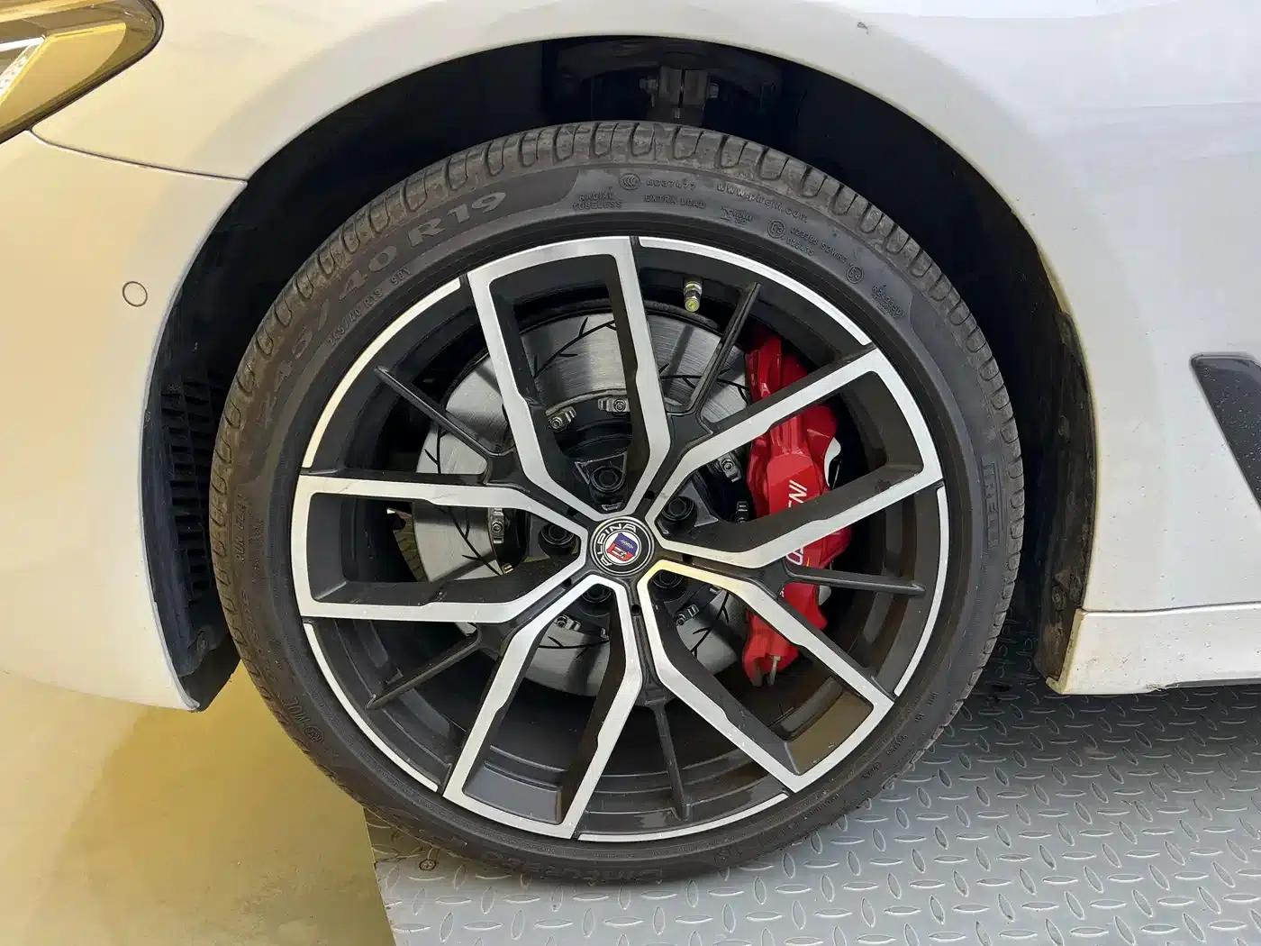 2022 BMW 5 Series 530Li xDrive M Sport Package — миниатюра 29