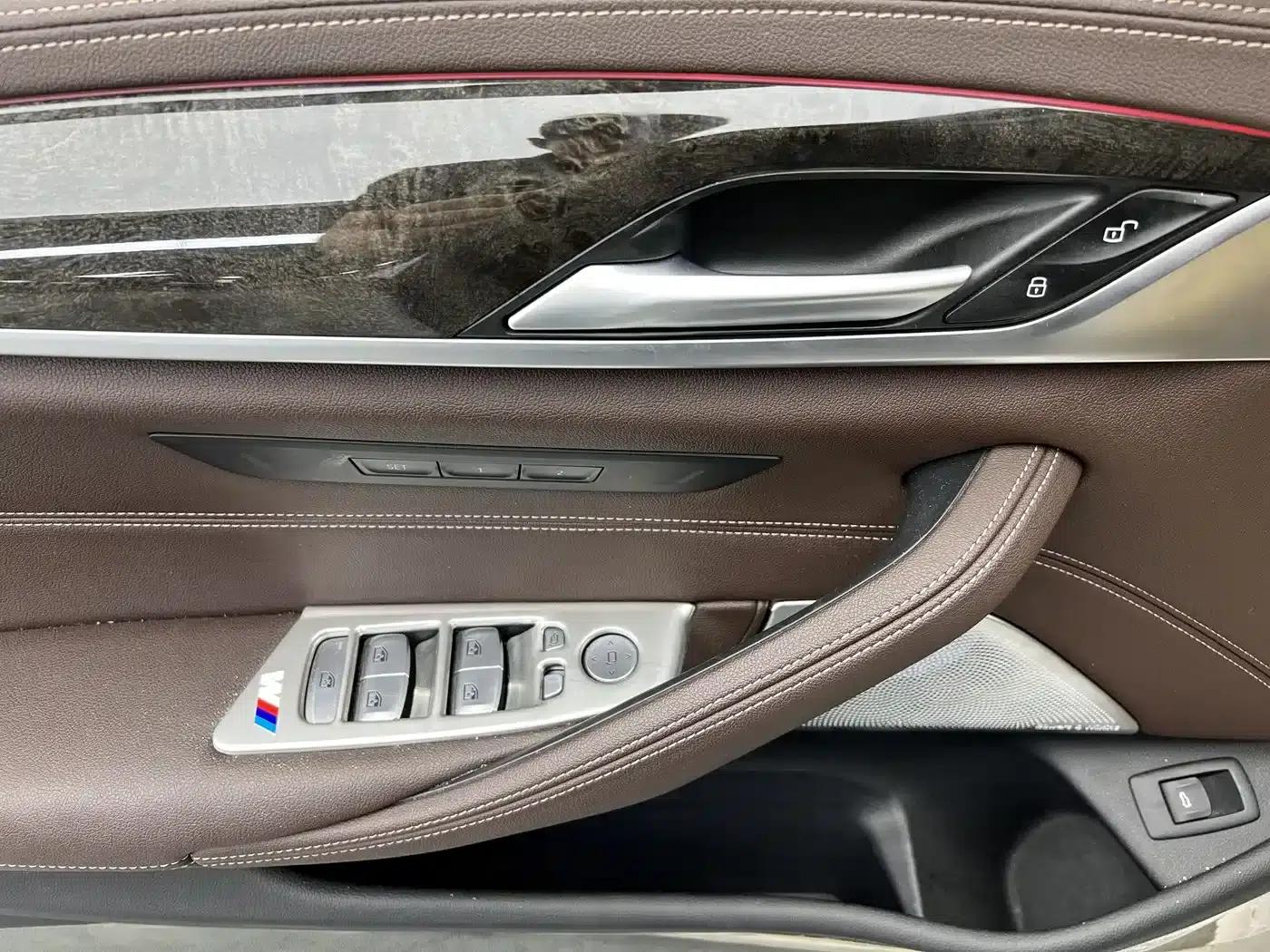 2022 BMW 5 Series 530Li xDrive M Sport Package — миниатюра 4