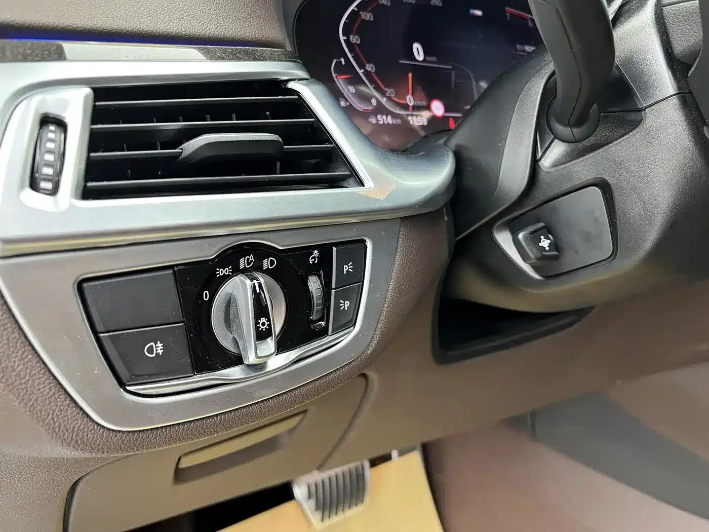 2022 BMW 5 Series 530Li xDrive M Sport Package — миниатюра 8