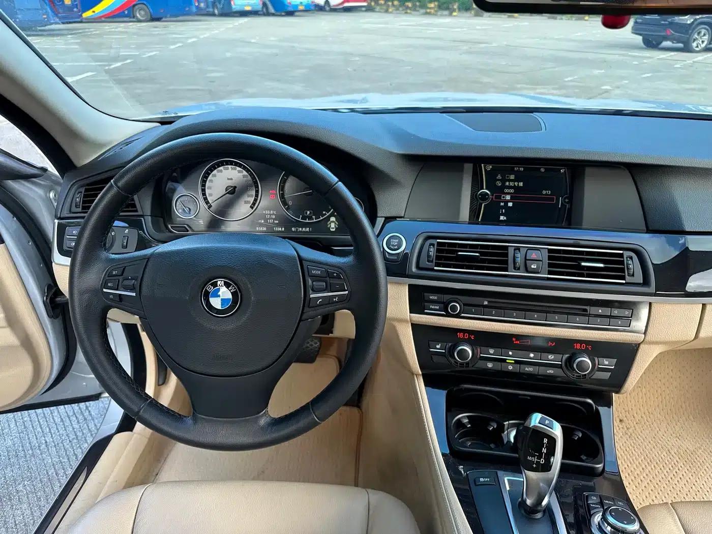 BMW 5 Series 2011 523Li Leading Edition — миниатюра 16