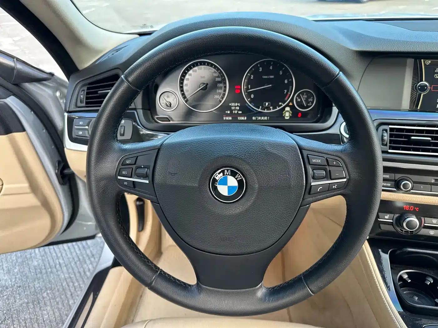 BMW 5 Series 2011 523Li Leading Edition — миниатюра 17