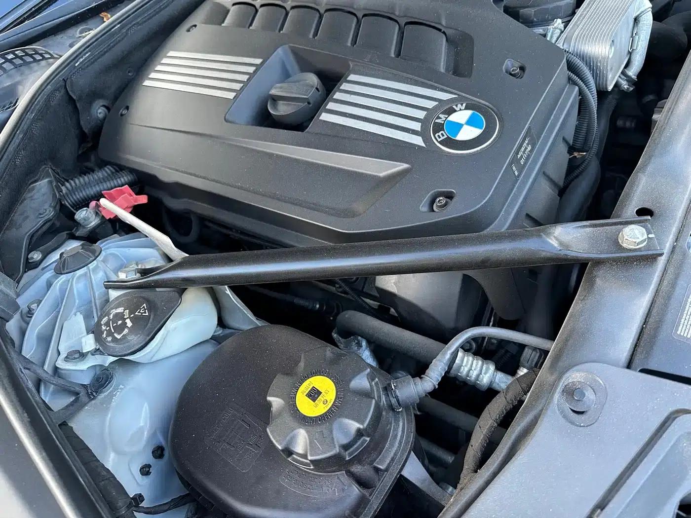BMW 5 Series 2011 523Li Leading Edition — миниатюра 20