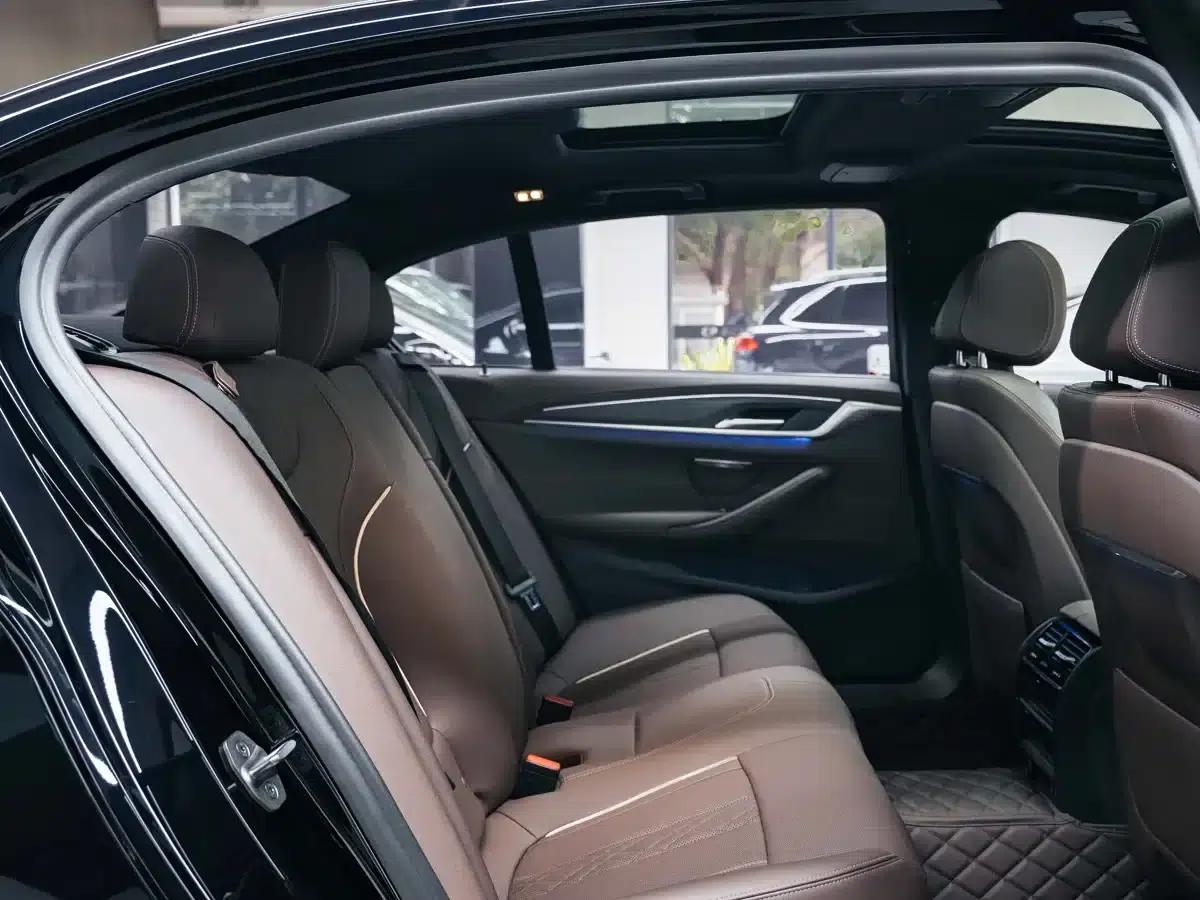 2021 BMW 5 Series 530Li Leading Edition M Sport Package — миниатюра 12