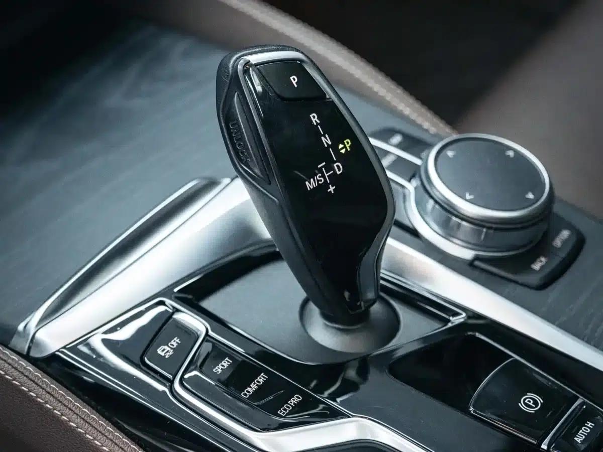 2021 BMW 5 Series 530Li Leading Edition M Sport Package — миниатюра 17
