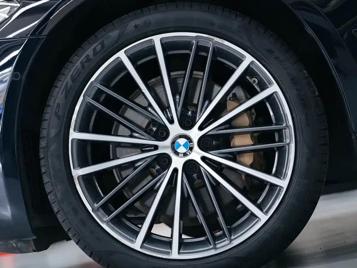 2021 BMW 5 Series 530Li Leading Edition M Sport Package — миниатюра 24