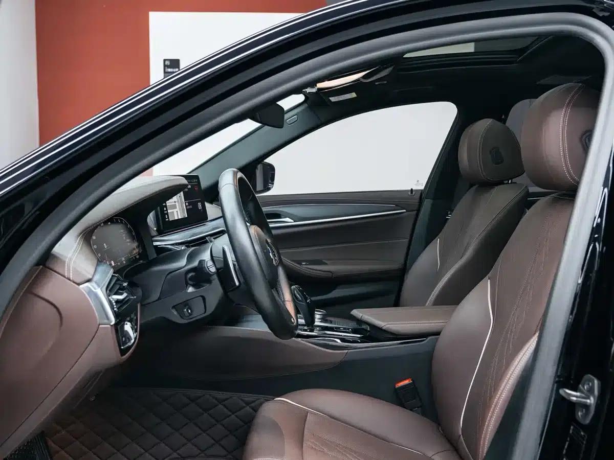 2021 BMW 5 Series 530Li Leading Edition M Sport Package — миниатюра 9