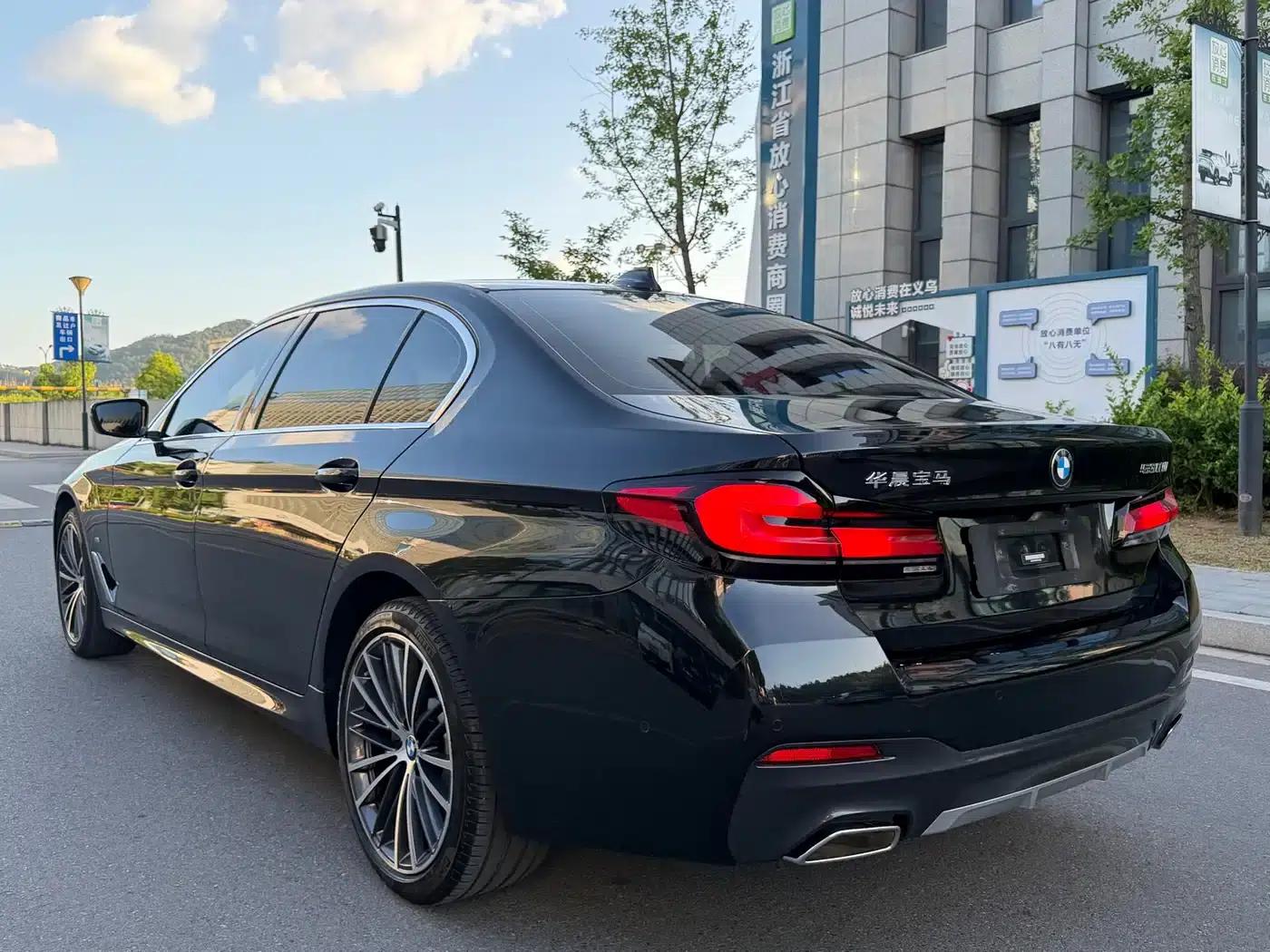 2023 BMW 5 Series 530Li Leading Edition M Sport Package — миниатюра 17