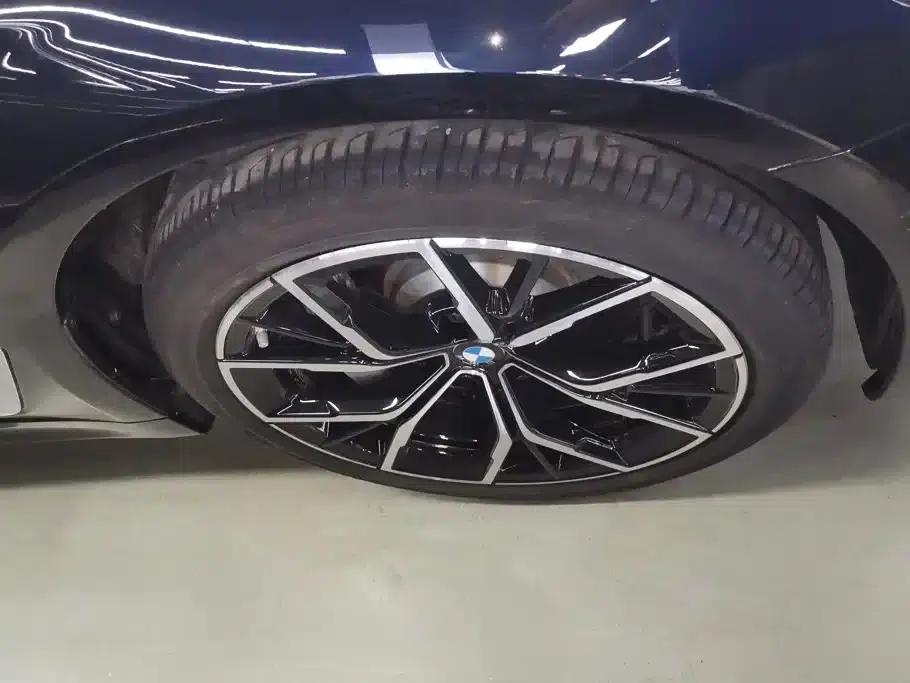 2022 BMW 5 Series 530Li Luxury M Sport Package — миниатюра 6