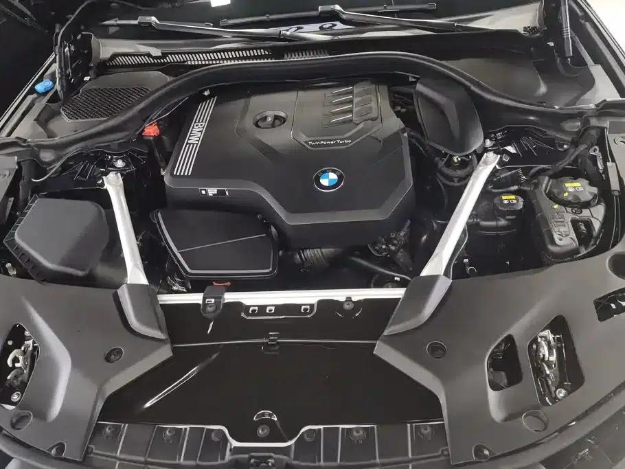 2022 BMW 5 Series 530Li Luxury M Sport Package — миниатюра 10