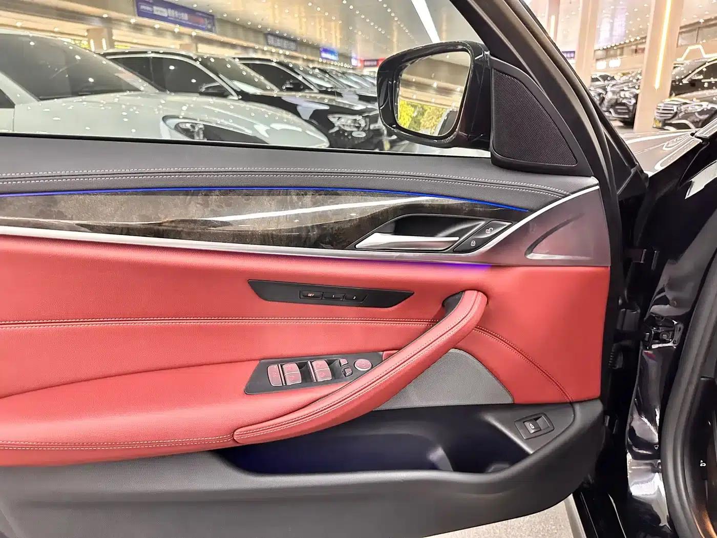 2022 BMW 5 Series Facelift 530Li Leading Edition M Sport Package — миниатюра 6