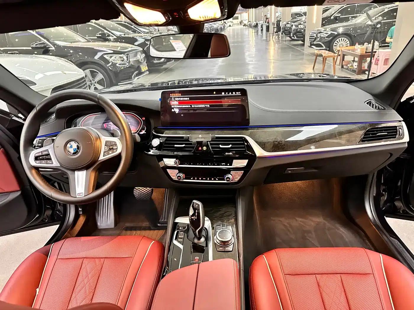 2022 BMW 5 Series Facelift 530Li Leading Edition M Sport Package — миниатюра 10