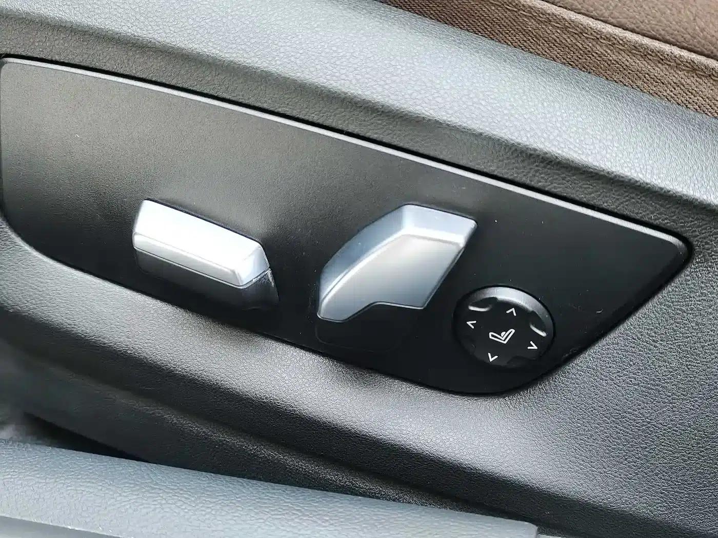 2022 BMW 5 Series 530Li Leading Edition M Sport Package — миниатюра 26
