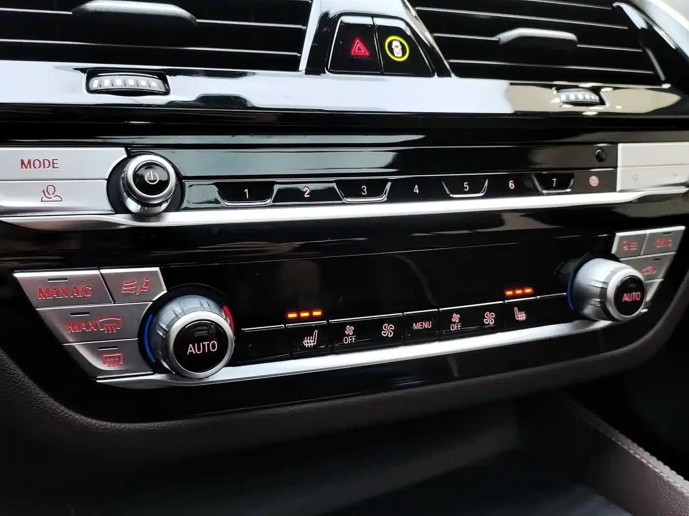 2022 BMW 5 Series 530Li Leading Edition M Sport Package — миниатюра 27