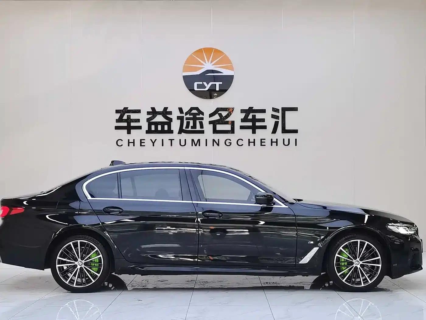 2022 BMW 5 Series 530Li Leading Edition M Sport Package — миниатюра 7